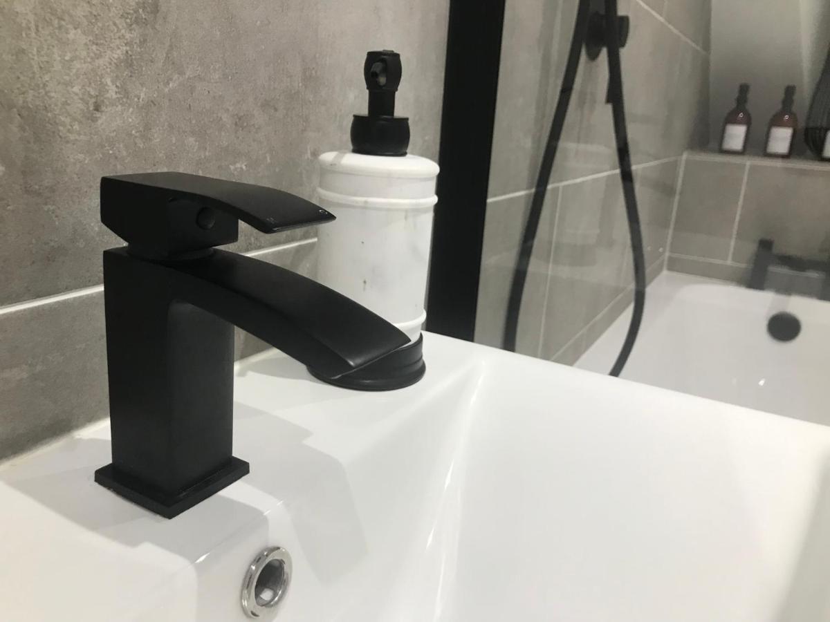 Princes Wharf, Stylish 2 Bed City Centre Apartment Нюкасъл ъпон Тайн Екстериор снимка